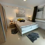 Appartement 4 Bedrooms, 2 Bathrooms, Kitchen, Terrace - 10 Min To Fairground
