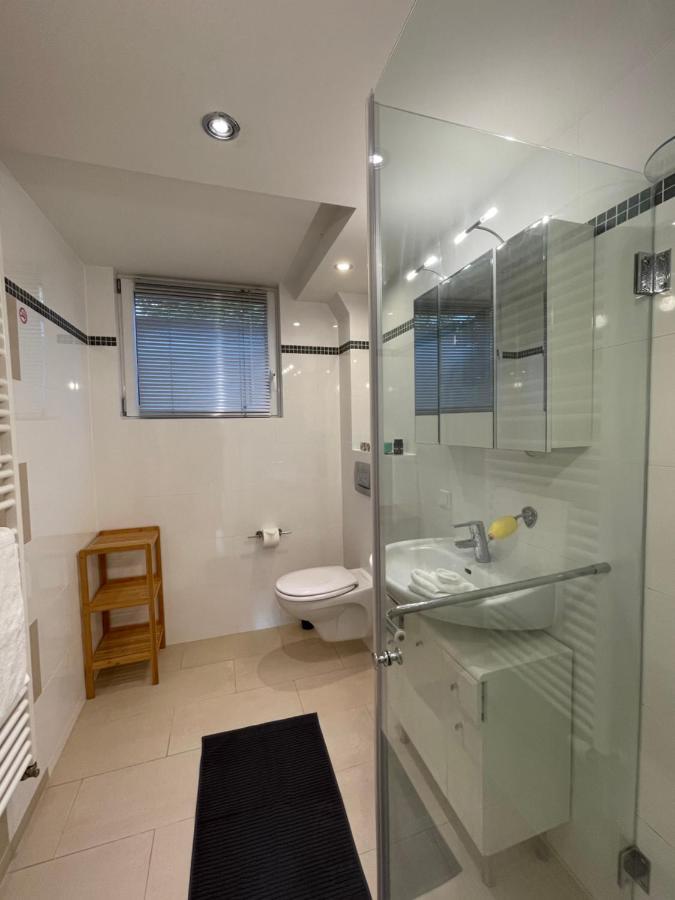 4 Bedrooms, 2 Bathrooms, Kitchen, Terrace - 10 Min To Fairground Appartement Düsseldorf