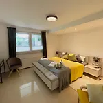 4 Bedrooms, 2 Bathrooms, Kitchen, Terrace - 10 Min To Fairground Apartment