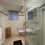 4 Bedrooms, 2 Bathrooms, Kitchen, Terrace - 10 Min To Fairground Apartment Düsseldorf