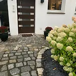 4 Bedrooms, 2 Bathrooms, Kitchen, Terrace - 10 Min To Fairground * Düsseldorf
