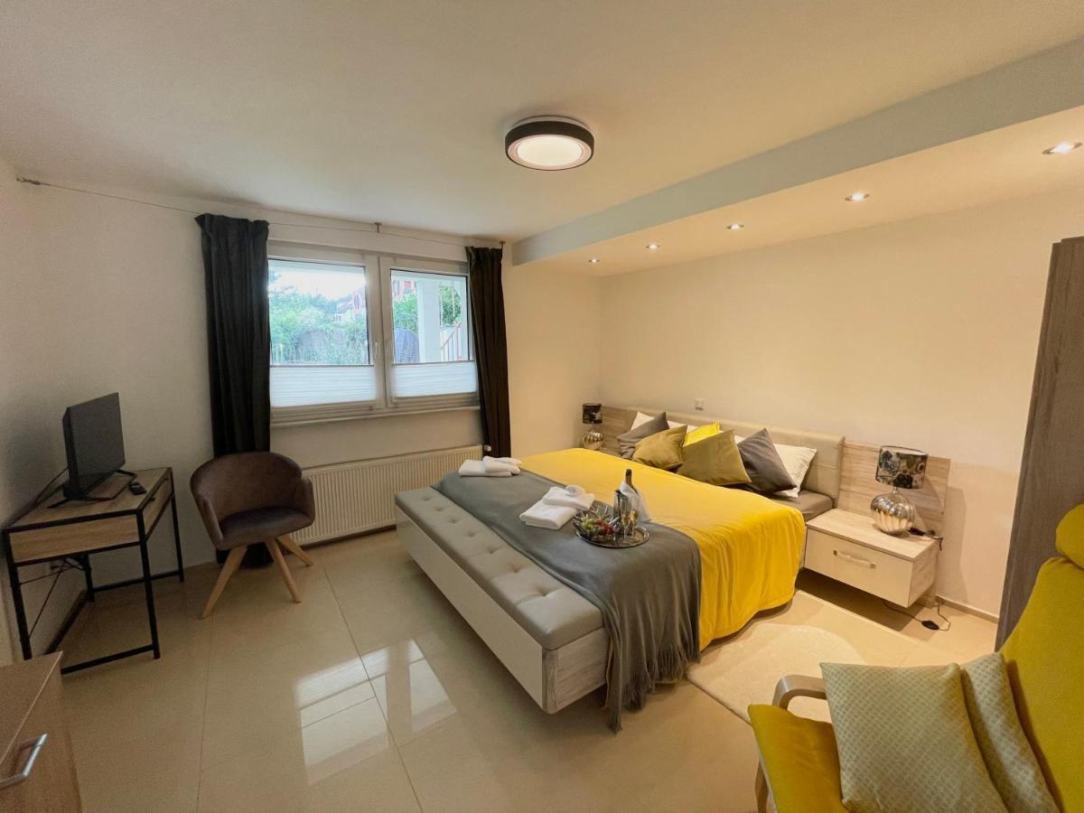 4 Bedrooms, 2 Bathrooms, Kitchen, Terrace - 10 Min To Fairground Appartement