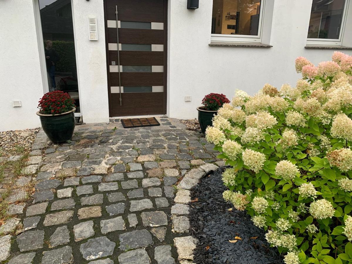 4 Bedrooms, 2 Bathrooms, Kitchen, Terrace - 10 Min To Fairground * Düsseldorf