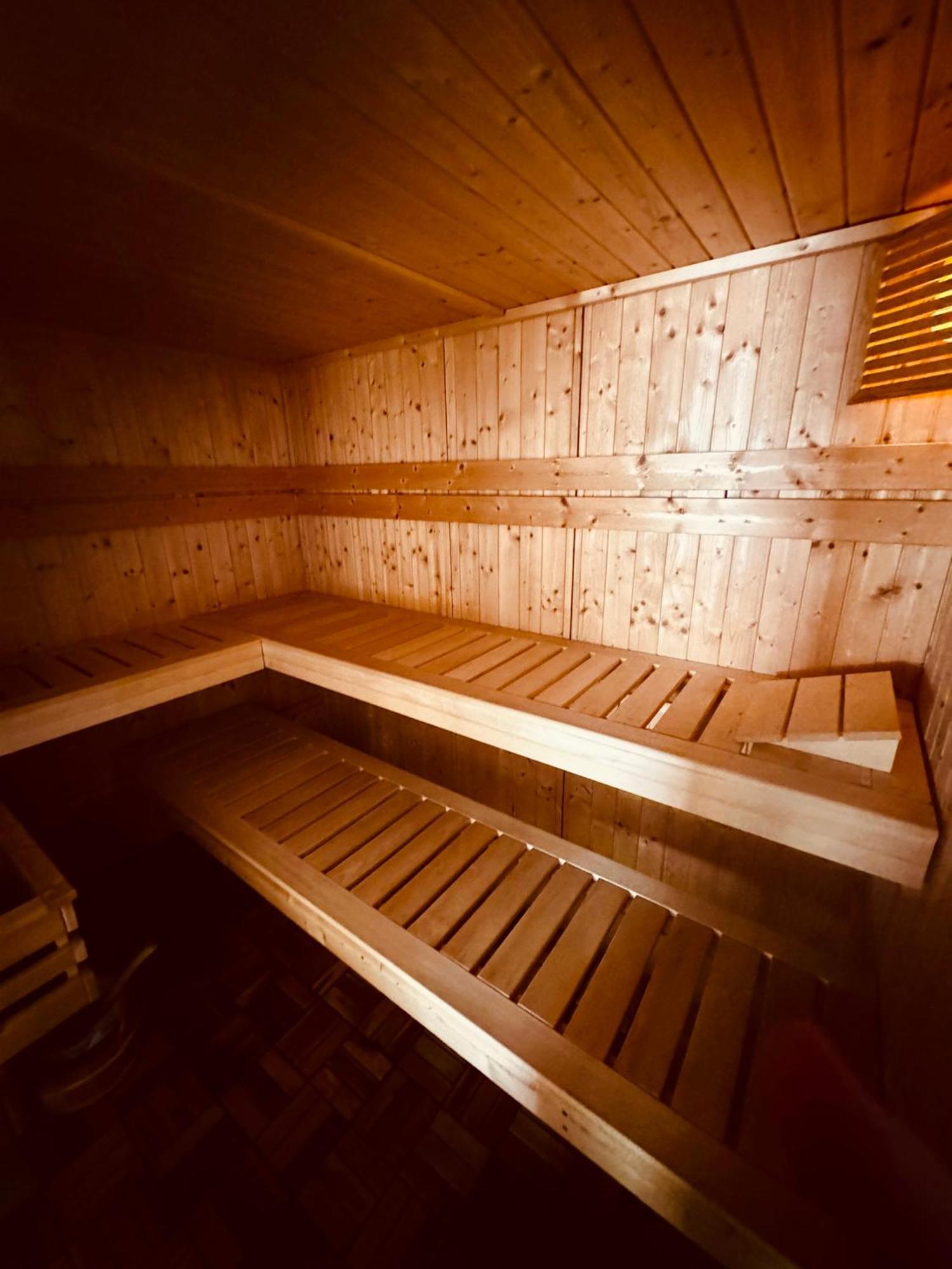 4 Bedrooms, 2 Bathrooms, Kitchen, Terrace - 10 Min To Fairground Düsseldorf