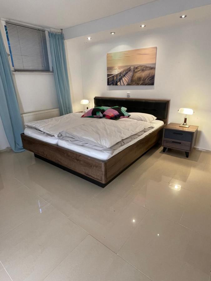 Apartment 4 Bedrooms, 2 Bathrooms, Kitchen, Terrace - 10 Min To Fairground