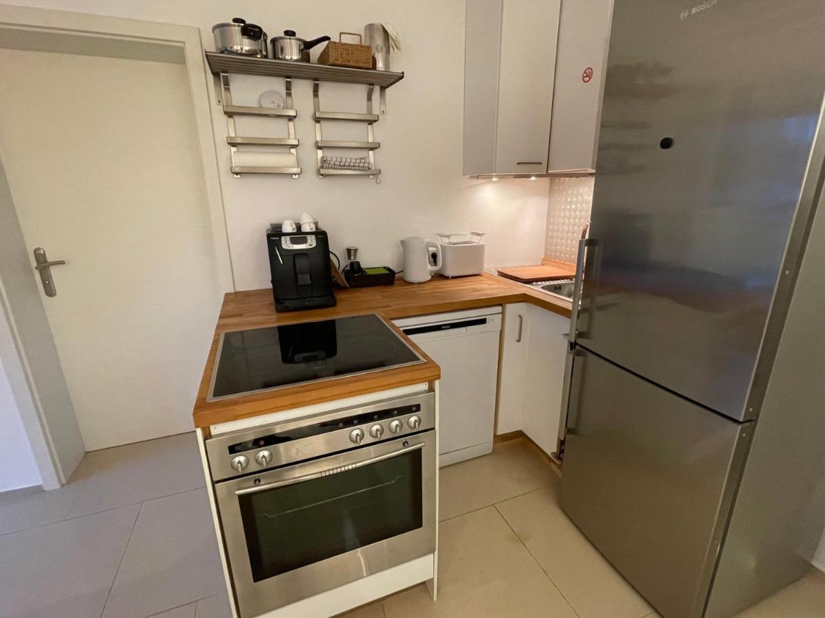 4 Bedrooms, 2 Bathrooms, Kitchen, Terrace - 10 Min To Fairground Apartment *